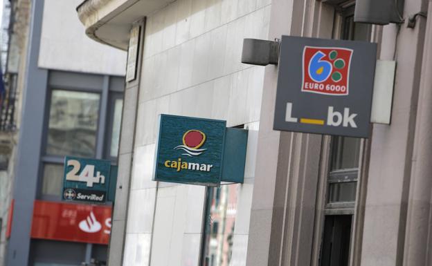 Menos sucursales, créditos y depósitos... ¿Esto es un banco?