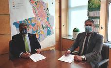El Ayuntamiento de León y Ecopilas firman un convenio de colaboración para la recogida de residuos