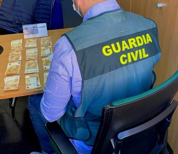 Detenida una limpiadora que sustrajo 25.000 euros de la tarjeta de su pagador