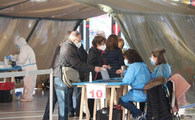 La incidencia de covid a 14 días desciende ligeramente hasta los 143 casos en León