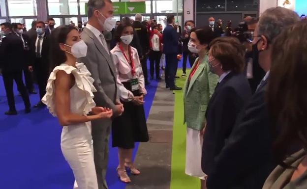 La Reina Letizia impresiona con un espectacular look en Fitur