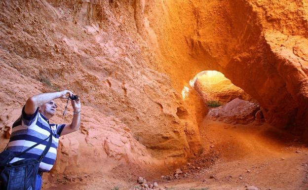 Los canales romanos de Las Médulas y las variantes del Camino de Santiago protagonizan la oferta del Bierzo