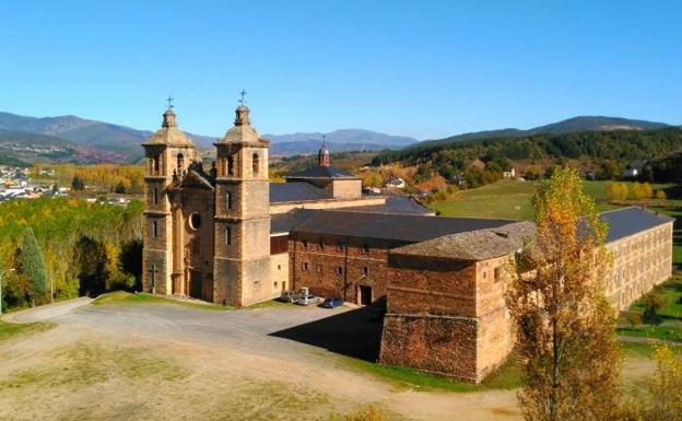 Cs insta a la Junta a reparar la cubierta del claustro del Monasterio de San Andrés de Vega de Espinareda