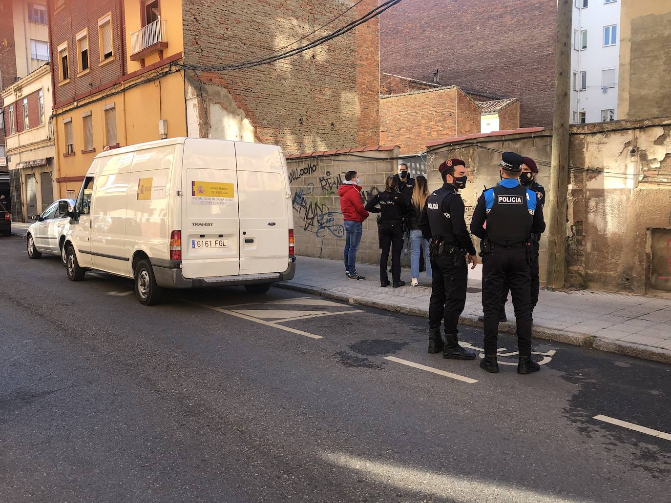 Encuentran un cadaver calcinado en el barrio del Crucero de León