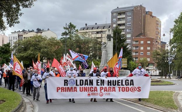 La plantilla de Roldán lleva a las calles de Ponferrada su lucha por una prima única