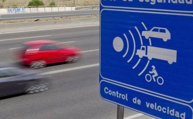 La DGT constata que las carreteras convencionales suman la mitad de las sanciones por exceso de velocidad