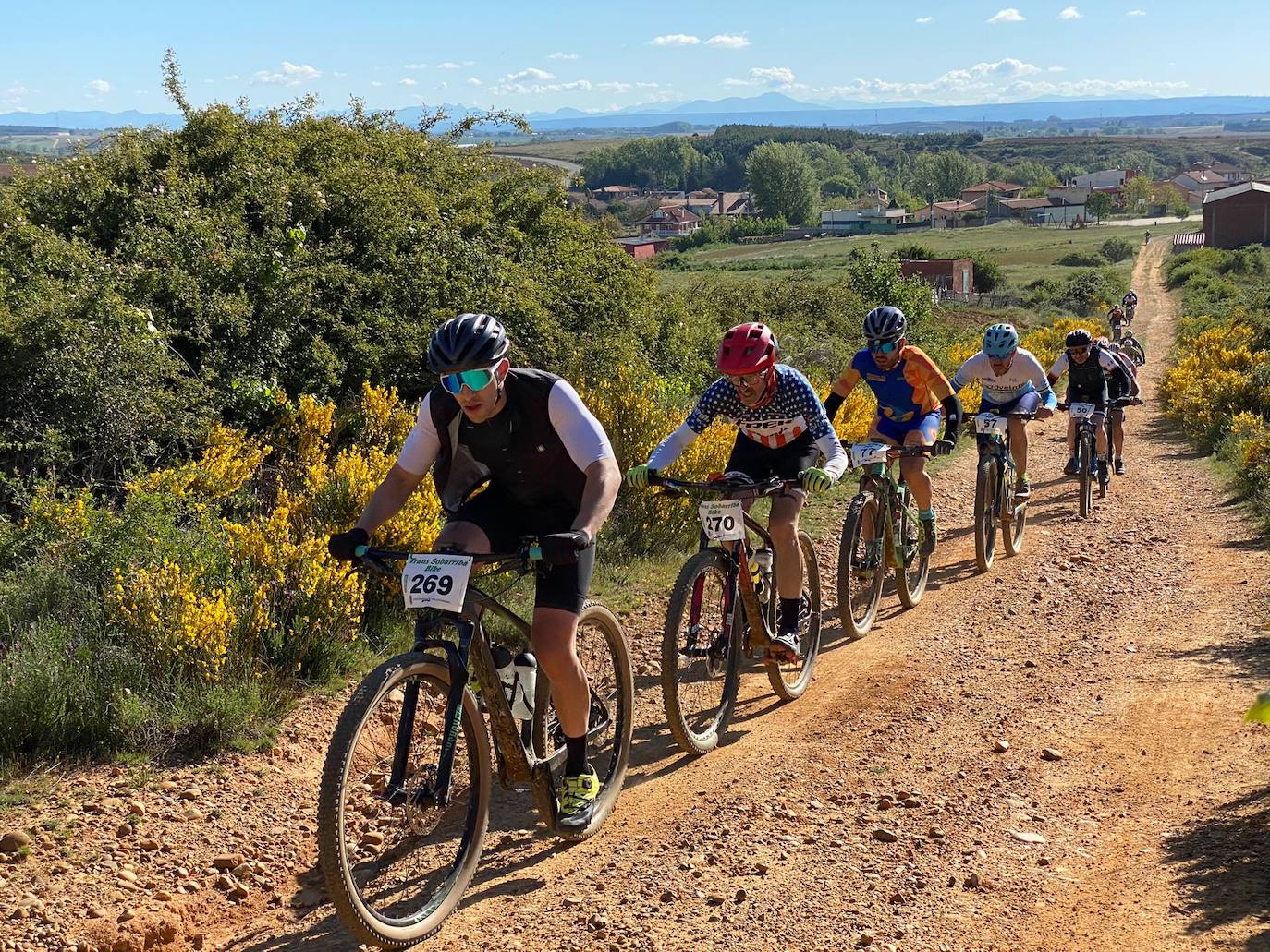 Valdefresno convierte su Transobarriba en la capital leonesa del ciclismo de montaña con 400 participantes