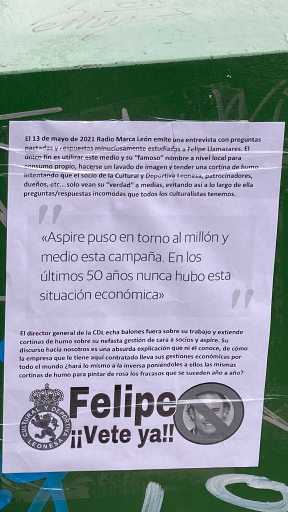 Carteles contra la gestión de Llamazares