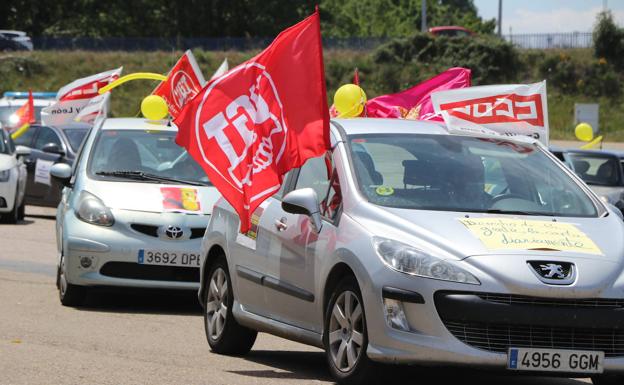 Correos pierde en un mes diez empleos en León y los carteros 'ruedan' contra su presidente