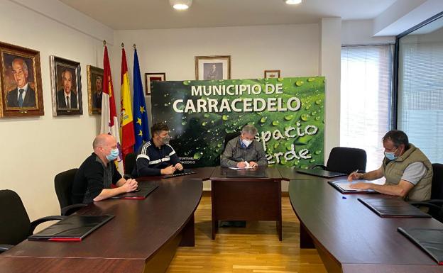 El Ayuntamiento de Carracedelo renueva el convenio con la ABA para la lucha contra la psila del peral