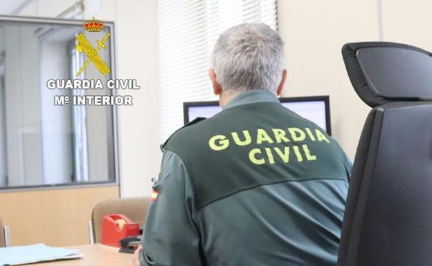 La Guardia Civil alerta de que la conocida estafa 'del hombre en el medio' llega a León