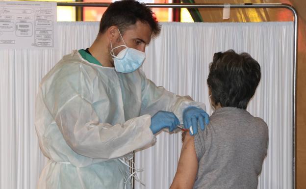 León alcanza la 'nueva normalidad' en la hospitalización en planta y mantiene el riesgo muy alto en las UCI
