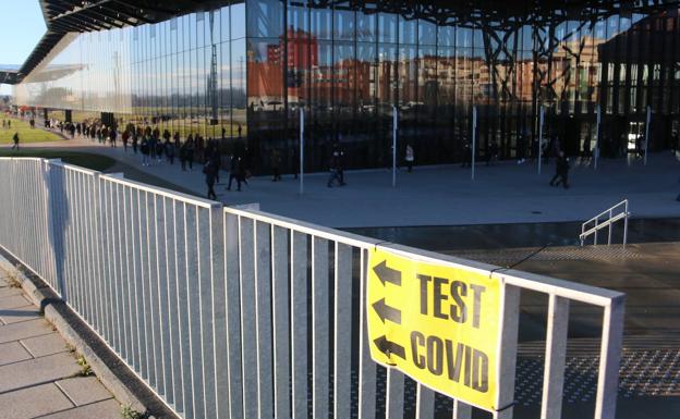 La incidencia de covid se estabiliza en 122 casos y la UCI sigue en riesgo 'muy alto' en León