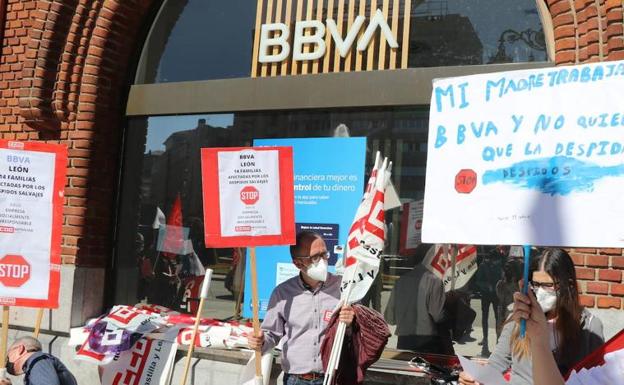 Los trabajadores de BBVA anuncian una huelga de 24 horas en todas las sucursales de León el 2 de junio