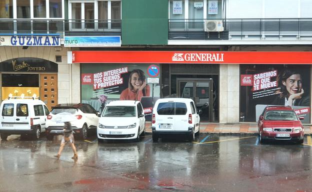 Una veraniega tormenta sorprende a los leoneses