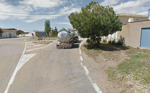 Las obras de mejora del firme cortarán al tráfico un tramo de la carretera LE-413 de Villadangos del Páramo a Valcabado