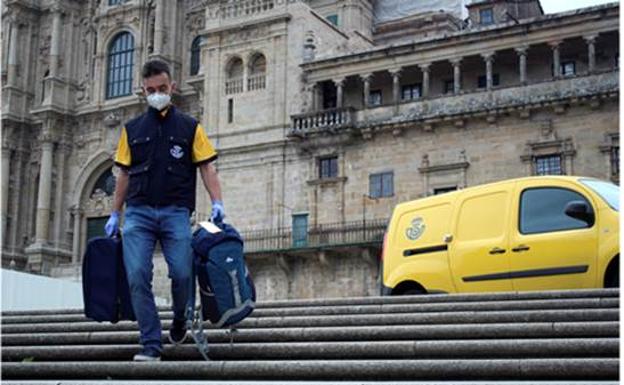 Correos reactiva el transporte de mochilas en el Camino de Santiago a su paso por León