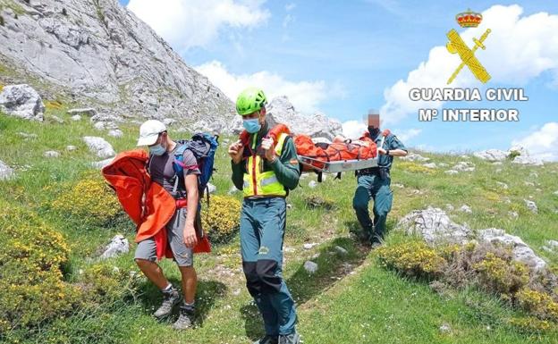 La Guardia Civil rescata a una montañera en la ladera sur del Pico Gilbo