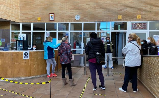 USO acusa de «negligencia de la Junta Vecinal de Navatejera» por despedir a ocho trabajadores del polideportivo