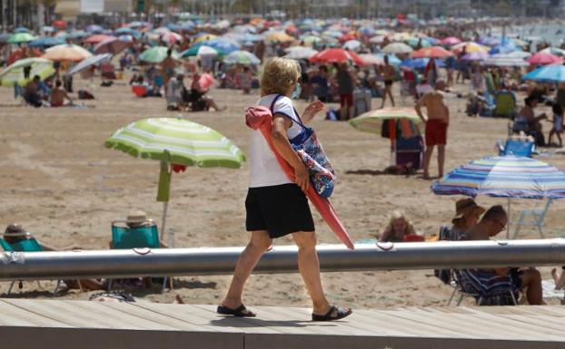 Reino Unido mantiene a España fuera de la lista de destinos seguros para el turismo