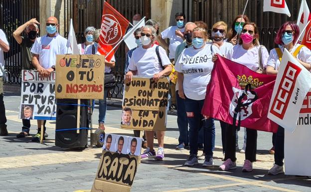 Los trabajadores de Ovejero seguirán en huelga hasta que Zendal pase «de palabras a hechos»