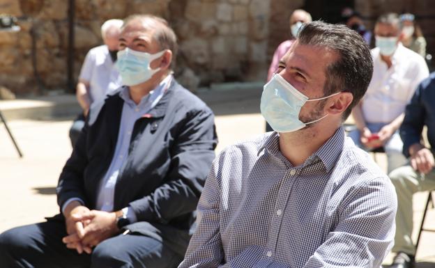 Tudanca apuesta en Sahagún por recuperar servicios públicos para «hacer frente a la despoblación»