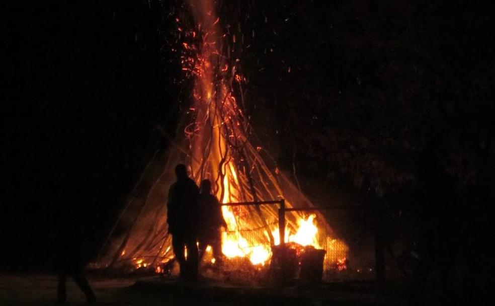 Micieces de Ojeda: el fuego de la Virgen de la Calle