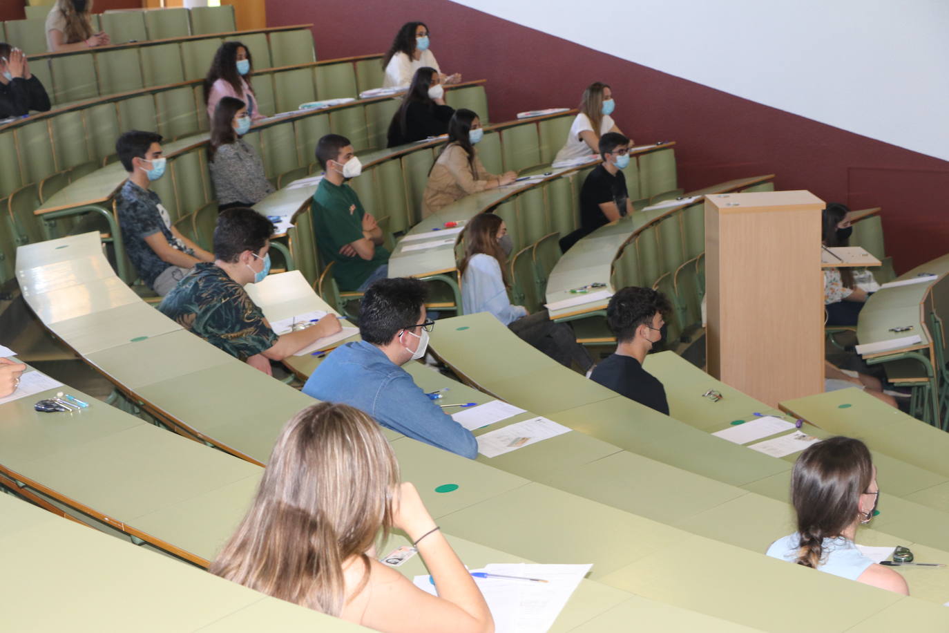 2.000 alumnos asumen una Ebau atípica en León