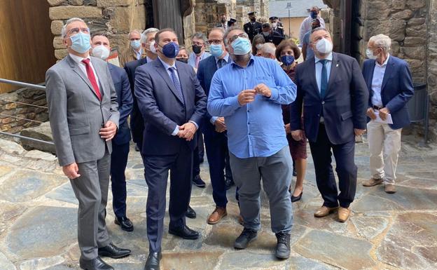 Ábalos ve en el Castillo Viejo de Ponferrada un ejemplo de colaboración institucional