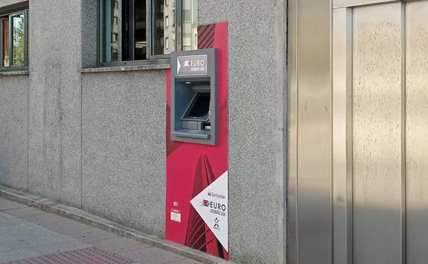 Correos instala un cajero automático en la oficina principal de Ponferrada