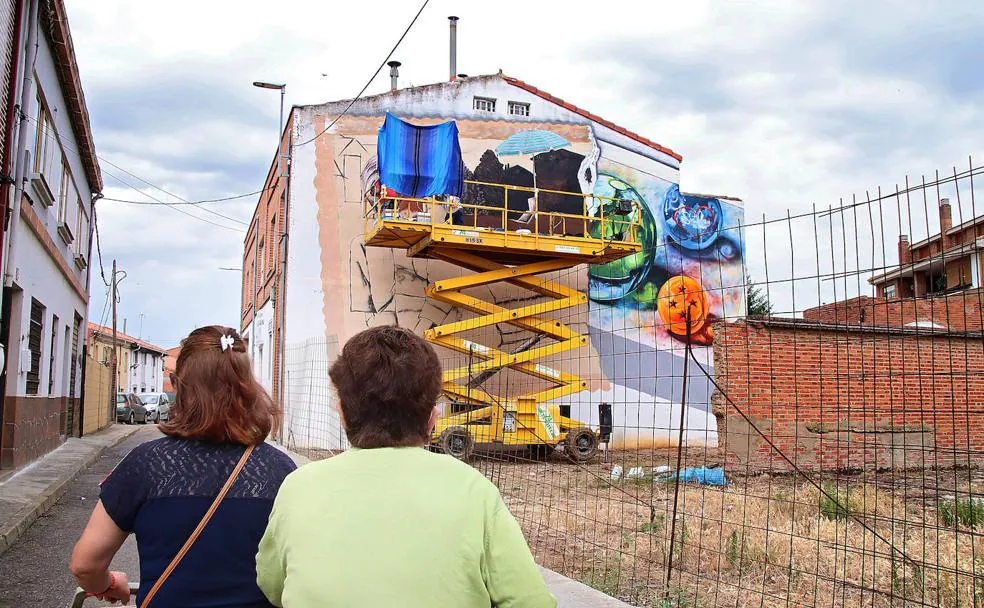 Uno de los murales realizados en Santa María del Páramo./Peio García