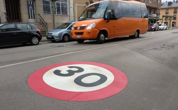 Ponferrada modifica las diez puertas de entrada que limitan la velocidad a 30 km/h en las calles de doble vía de la ciudad