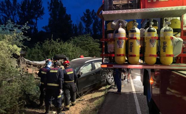 Cinco personas resultan heridas en un aparatoso accidente vial en Palazuelo de Torío