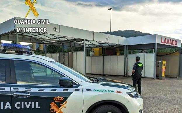 Detienen a dos personas por tres robos con fuerza al forzar el cajetín en máquinas de autolavado de Villablino