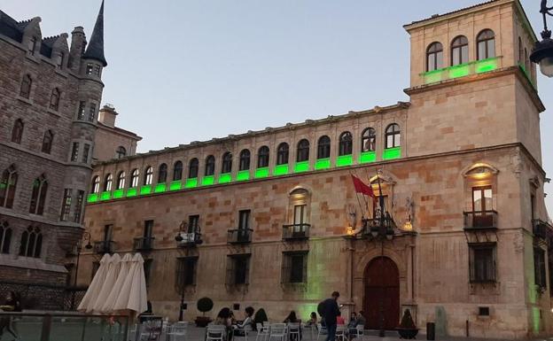 Más de 40 edificios y monumentos de Castilla y León se teñirán de verde este lunes por la ELA