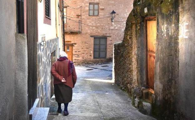 Fernández subraya que «la sangría poblacional de la juventud es insostenible» en Castilla y León