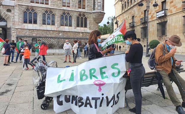 Decenas de personas se concentran en León en apoyo al pueblo saharaui