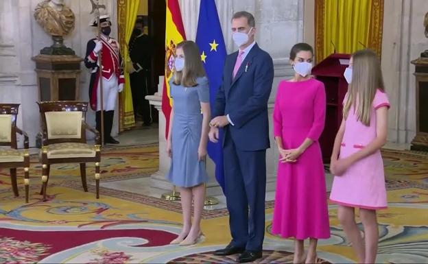 La Reina Letizia y sus hijas impactan con sus favorecedores estrenos