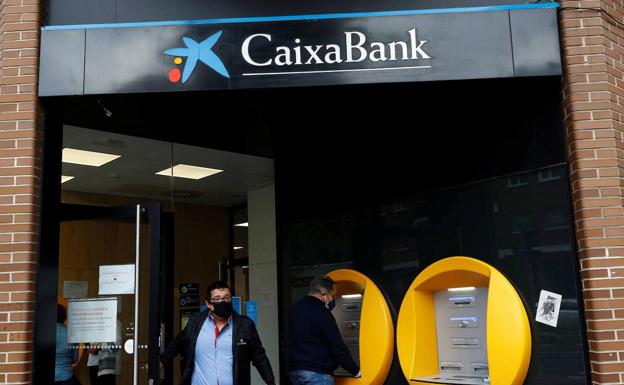 IU de León apoya la huelga de los trabajadores de CaixaBank en la provincia