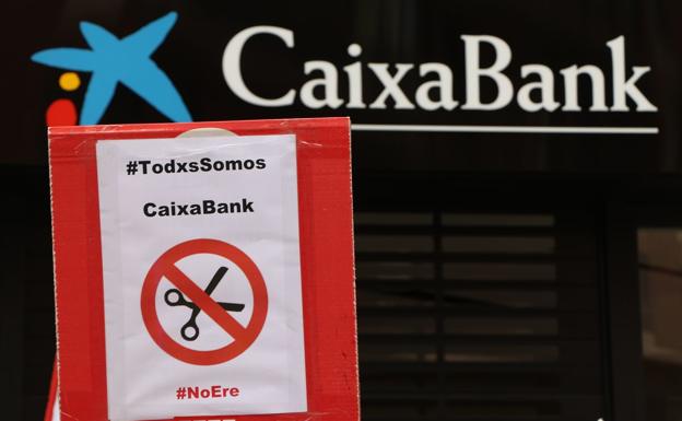 Los 140 empleados de CaixaBank en León pueden adherirse desde este viernes al plan de bajas