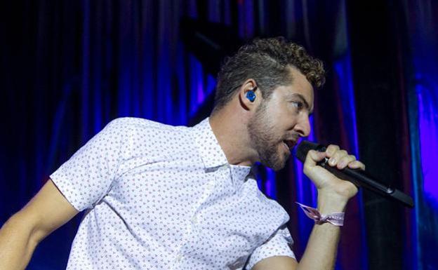 Bisbal arranca su gira con el apoyo de Rosanna y sus hijos