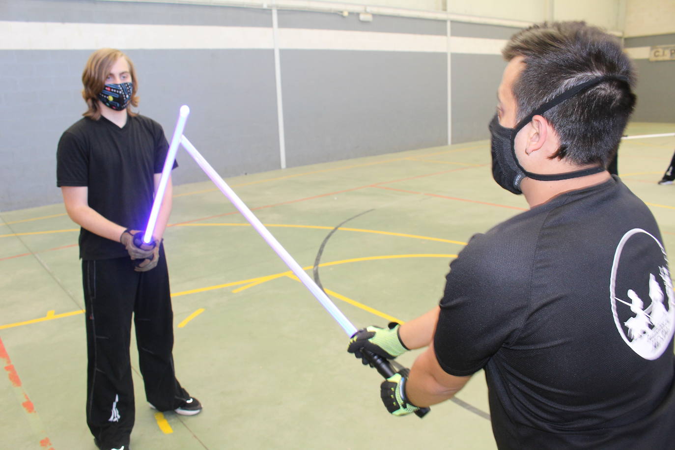 El ludosport se asienta en León: el deporte de las espadas láser cuenta con una academia con veinte combatientes