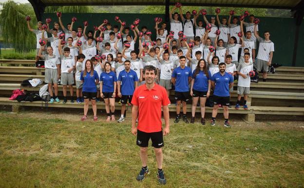 Vegacervera acoge del 24 al 30 de junio la tercera edición del Campus de Balonmano Juanín García