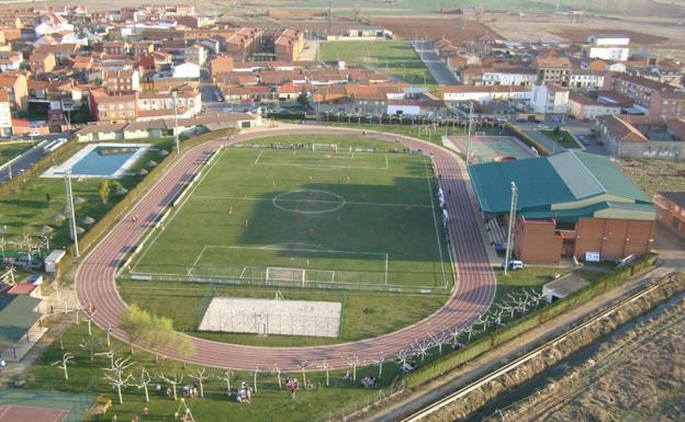 Santa María del Páramo invierte más de 220.000 euros en una pista de pádel, un rocódromo y la guardería