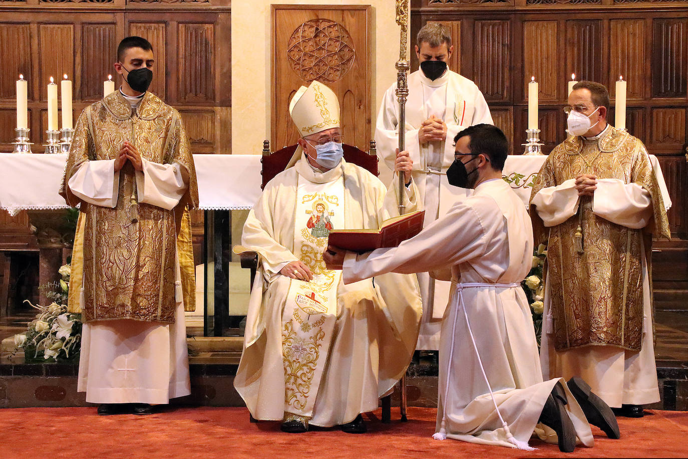 Danielle, Adrián y Thierry Rabenkogo, ordenados nuevos sacerdotes