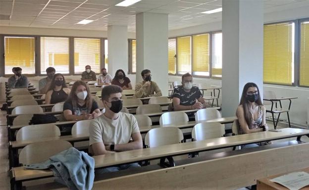 Alumnos del Campus de Ponferrada participan en el operativo contra incendios de la Junta