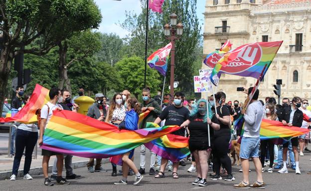 El PSOE de León comparte un día de reivindicación y celebración de la lucha del movimiento LGTBI