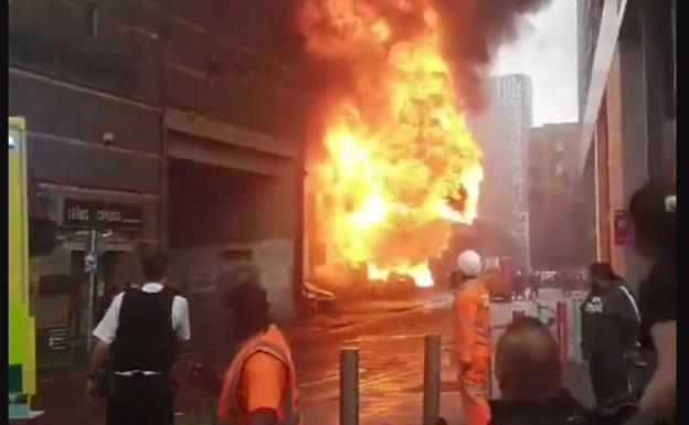 Declarado un gran incendio cerca de la estación Elephant and Castle de Londres