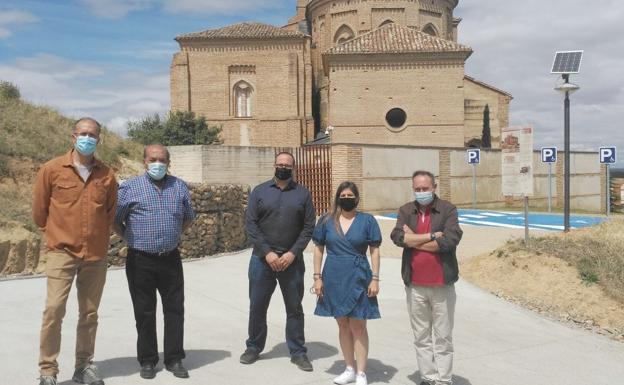 Finalizada la ubanización del aparcamiento que resuelve la accesibilidad de la Iglesia de La Peregrina