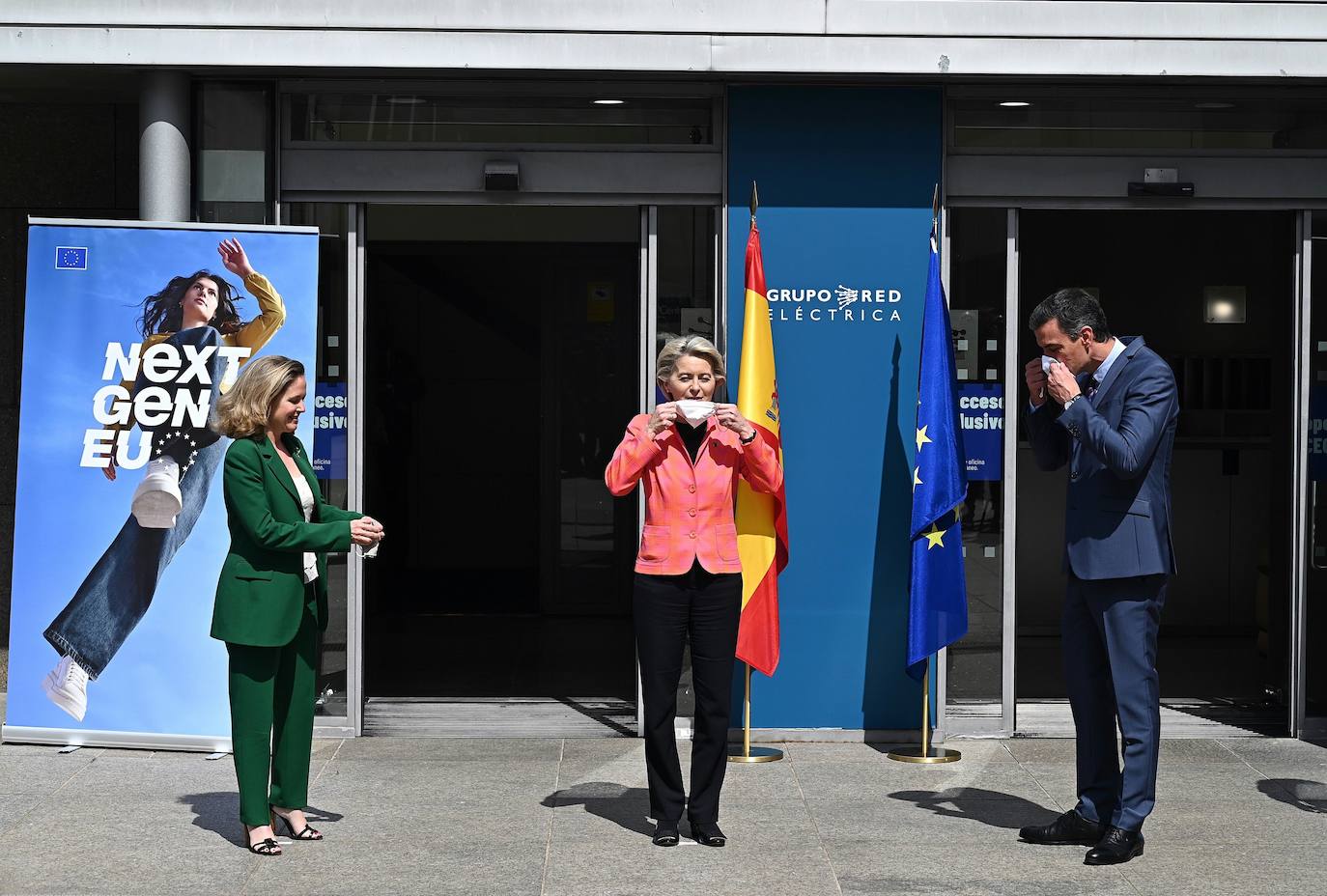 El Gobierno recibe a la presidenta de la CE, Ursula von der Leyen. /efe